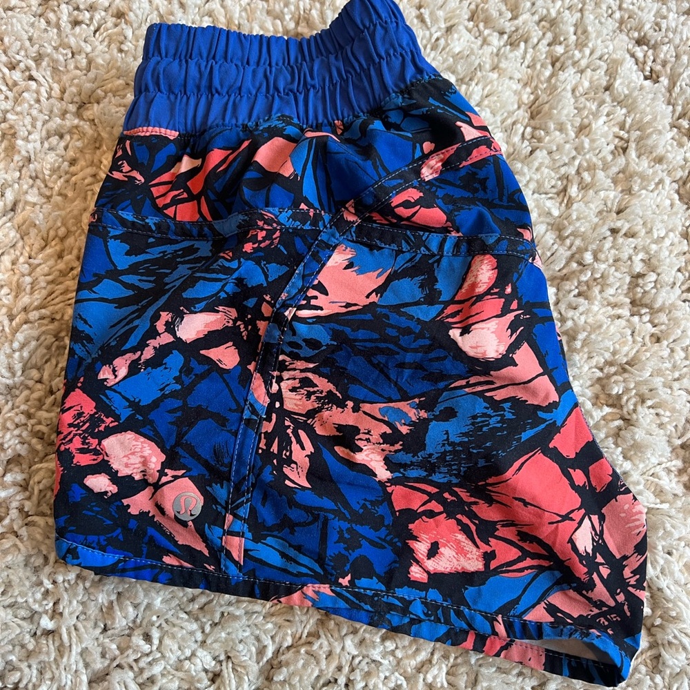 Lululemon tracker shorts